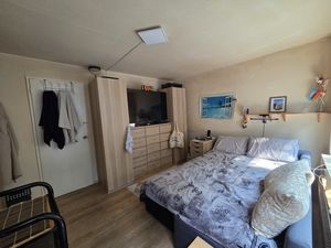 Lounge/bedroom- click for photo gallery